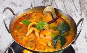 Large Tom yum narm khon