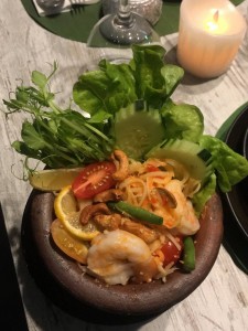 Som tum (Papaya salad)