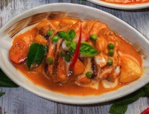 Gang phat ped yang (red duck curry)