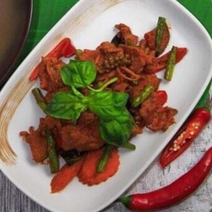 Pad phet moo paa