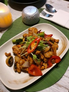 Gai pad met ma muang