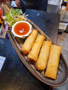 Poh pia tod pak (Fried vegetable spring rolls)